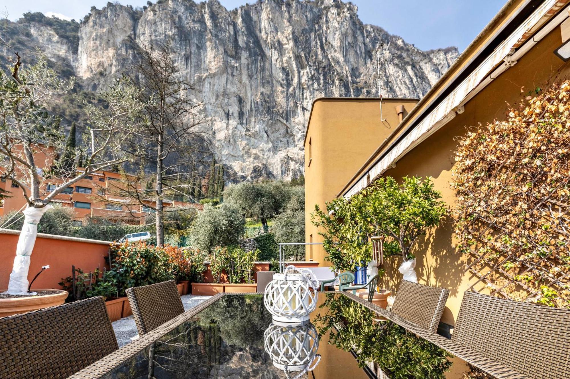 Casa Sara With Swimming Pool Apartman Riva del Garda Kültér fotó