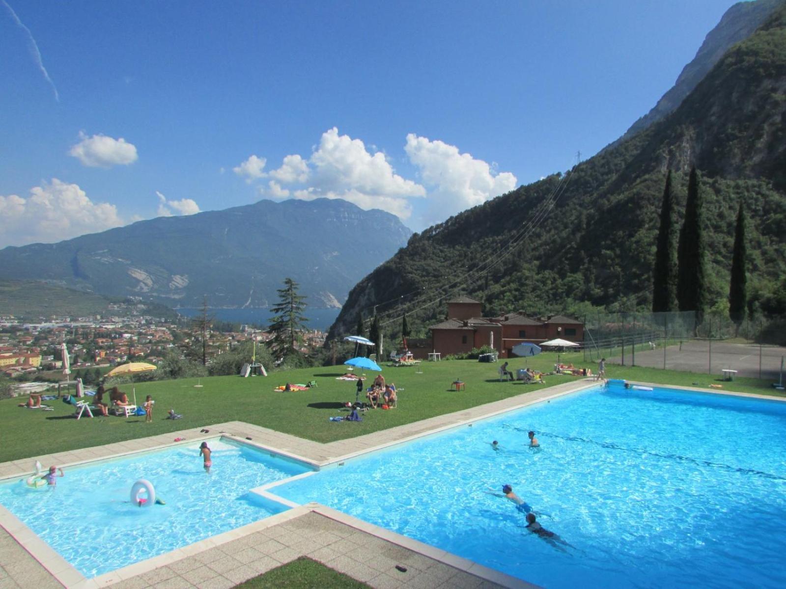 Casa Sara With Swimming Pool Apartman Riva del Garda Kültér fotó